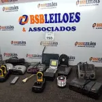 LOTE 193 - 01 LOTE COM RÁDIOS RELÓGIOS E RÁDIOS. (NO ESTADO) ATENÇÃO! FAZER A VISITAÇÃO ANTES DE ARREMATAR, NÃO SABEMOS SE FUNCIONA. LEILÃO NÃO TEM GARANTIA E NEM DEVOLUÇÃO, SUJEITO A POSSÍVEIS AVARIAS VISÍVEIS/OCULTAS E/OU AUSÊNCIA DE COMPONENTES.