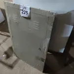 LOTE 225 - 01 QUADRO ELÉTRICO. (NO ESTADO) ATENÇÃO! FAZER A VISITAÇÃO ANTES DE ARREMATAR, NÃO SABEMOS SE FUNCIONA. LEILÃO NÃO TEM GARANTIA E NEM DEVOLUÇÃO, SUJEITO A POSSÍVEIS AVARIAS VISÍVEIS/OCULTAS E/OU AUSÊNCIA DE COMPONENTES.