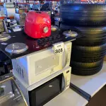 LOTE 308 - 02 MICRO-ONDAS COM PRATOS ,01 BASE DE LIQUIDIFICADOR E 01 FOGÃO INCOMPLETO. (NO ESTADO) ATENÇÃO! FAZER A VISITAÇÃO ANTES DE ARREMATAR, NÃO SABEMOS SE FUNCIONA. LEILÃO NÃO TEM GARANTIA E NEM DEVOLUÇÃO, SUJEITO A POSSÍVEIS AVARIAS VISÍVEIS/OCULTAS E/OU AUSÊNCIA DE COMPONENTES.