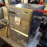 LOTE 135 - 01 MÁQUINA DE GELO PRO SUPER 50KG /24HRS. (NO ESTADO) ATENÇÃO! FAZER A VISITAÇÃO ANTES DE ARREMATAR, NÃO SABEMOS SE FUNCIONA. LEILÃO NÃO TEM GARANTIA E NEM DEVOLUÇÃO, SUJEITO A POSSÍVEIS AVARIAS VISÍVEIS/OCULTAS E/OU AUSÊNCIA DE COMPONENTES.