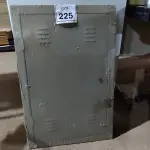 LOTE 225 - 01 QUADRO ELÉTRICO. (NO ESTADO) ATENÇÃO! FAZER A VISITAÇÃO ANTES DE ARREMATAR, NÃO SABEMOS SE FUNCIONA. LEILÃO NÃO TEM GARANTIA E NEM DEVOLUÇÃO, SUJEITO A POSSÍVEIS AVARIAS VISÍVEIS/OCULTAS E/OU AUSÊNCIA DE COMPONENTES.