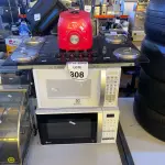 LOTE 308 - 02 MICRO-ONDAS COM PRATOS ,01 BASE DE LIQUIDIFICADOR E 01 FOGÃO INCOMPLETO. (NO ESTADO) ATENÇÃO! FAZER A VISITAÇÃO ANTES DE ARREMATAR, NÃO SABEMOS SE FUNCIONA. LEILÃO NÃO TEM GARANTIA E NEM DEVOLUÇÃO, SUJEITO A POSSÍVEIS AVARIAS VISÍVEIS/OCULTAS E/OU AUSÊNCIA DE COMPONENTES.