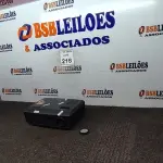 LOTE 216 - 01 PROJETOR MULTI MIDEA MARCA LG. (NO ESTADO) ATENÇÃO! FAZER A VISITAÇÃO ANTES DE ARREMATAR, NÃO SABEMOS SE FUNCIONA. LEILÃO NÃO TEM GARANTIA E NEM DEVOLUÇÃO, SUJEITO A POSSÍVEIS AVARIAS VISÍVEIS/OCULTAS E/OU AUSÊNCIA DE COMPONENTES.