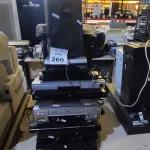 LOTE 260 - 01 LOTE COM VHS, DVRS E SOM ANTIGO. (NO ESTADO) ATENÇÃO! FAZER A VISITAÇÃO ANTES DE ARREMATAR, NÃO SABEMOS SE FUNCIONA. LEILÃO NÃO TEM GARANTIA E NEM DEVOLUÇÃO, SUJEITO A POSSÍVEIS AVARIAS VISÍVEIS/OCULTAS E/OU AUSÊNCIA DE COMPONENTES.