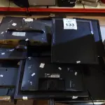 LOTE 133 - 11 MONITORES MARCAS E MODELOS DIVERSOS. (NO ESTADO) ATENÇÃO! FAZER A VISITAÇÃO ANTES DE ARREMATAR, NÃO SABEMOS SE FUNCIONA. LEILÃO NÃO TEM GARANTIA E NEM DEVOLUÇÃO, SUJEITO A POSSÍVEIS AVARIAS VISÍVEIS/OCULTAS E/OU AUSÊNCIA DE COMPONENTES.