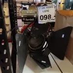 LOTE 098 - 01 CANHÃO REFLETOR PARA ILUMINAÇÃO. (NO ESTADO) ATENÇÃO! FAZER A VISITAÇÃO ANTES DE ARREMATAR, NÃO SABEMOS SE FUNCIONA. LEILÃO NÃO TEM GARANTIA E NEM DEVOLUÇÃO, SUJEITO A POSSÍVEIS AVARIAS VISÍVEIS/OCULTAS E/OU AUSÊNCIA DE COMPONENTES.