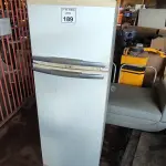 LOTE 189 - 01 GELADEIRA BRASTEMP. (NO ESTADO) ATENÇÃO! FAZER A VISITAÇÃO ANTES DE ARREMATAR, NÃO SABEMOS SE FUNCIONA. LEILÃO NÃO TEM GARANTIA E NEM DEVOLUÇÃO, SUJEITO A POSSÍVEIS AVARIAS VISÍVEIS/OCULTAS E/OU AUSÊNCIA DE COMPONENTES.