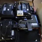 LOTE 263 - 09 MONITORES DIVERSOS. (NO ESTADO) ATENÇÃO! FAZER A VISITAÇÃO ANTES DE ARREMATAR, NÃO SABEMOS SE FUNCIONA. LEILÃO NÃO TEM GARANTIA E NEM DEVOLUÇÃO, SUJEITO A POSSÍVEIS AVARIAS VISÍVEIS/OCULTAS E/OU AUSÊNCIA DE COMPONENTES.