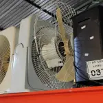 LOTE 037 - 03 VENTILADORES DIVERSOS. (NO ESTADO) ATENÇÃO! FAZER A VISITAÇÃO ANTES DE ARREMATAR, NÃO SABEMOS SE FUNCIONA. LEILÃO NÃO TEM GARANTIA E NEM DEVOLUÇÃO, SUJEITO A POSSÍVEIS AVARIAS VISÍVEIS/OCULTAS E/OU AUSÊNCIA DE COMPONENTES.