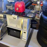 LOTE 308 - 02 MICRO-ONDAS COM PRATOS ,01 BASE DE LIQUIDIFICADOR E 01 FOGÃO INCOMPLETO. (NO ESTADO) ATENÇÃO! FAZER A VISITAÇÃO ANTES DE ARREMATAR, NÃO SABEMOS SE FUNCIONA. LEILÃO NÃO TEM GARANTIA E NEM DEVOLUÇÃO, SUJEITO A POSSÍVEIS AVARIAS VISÍVEIS/OCULTAS E/OU AUSÊNCIA DE COMPONENTES.