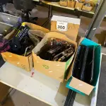 LOTE 300 - 01 LOTE COM TECLADOS, PLACAS MÃES, FONTE DE VÍDEO GAME E EQUIPAMENTOS DE ACADEMIA. (NO ESTADO) ATENÇÃO! FAZER A VISITAÇÃO ANTES DE ARREMATAR, NÃO SABEMOS SE FUNCIONA. LEILÃO NÃO TEM GARANTIA E NEM DEVOLUÇÃO, SUJEITO A POSSÍVEIS AVARIAS VISÍVEIS/OCULTAS E/OU AUSÊNCIA DE COMPONENTES.