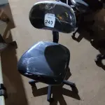 LOTE 240 - 01 CADEIRA PARA ESCRITÓRIO. (NO ESTADO) ATENÇÃO! FAZER A VISITAÇÃO ANTES DE ARREMATAR, NÃO SABEMOS SE FUNCIONA. LEILÃO NÃO TEM GARANTIA E NEM DEVOLUÇÃO, SUJEITO A POSSÍVEIS AVARIAS VISÍVEIS/OCULTAS E/OU AUSÊNCIA DE COMPONENTES.