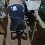 LOTE 245 - 01 CADEIRA PARA ESCRITÓRIO. (NO ESTADO) ATENÇÃO! FAZER A VISITAÇÃO ANTES DE ARREMATAR, NÃO SABEMOS SE FUNCIONA. LEILÃO NÃO TEM GARANTIA E NEM DEVOLUÇÃO, SUJEITO A POSSÍVEIS AVARIAS VISÍVEIS/OCULTAS E/OU AUSÊNCIA DE COMPONENTES.