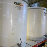 LOTE 466 - 01 FERMENTADORA DE 1.000 LITROS PP PLASUL COM TORNEIRA DE INOX. (NO ESTADO) ATENÇÃO! FAZER A VISITAÇÃO ANTES DE ARREMATAR, NÃO SABEMOS SE FUNCIONA. LEILÃO NÃO TEM GARANTIA E NEM DEVOLUÇÃO, SUJEITO A POSSÍVEIS AVARIAS VISÍVEIS/OCULTAS E/OU AUSÊNCIA DE COMPONENTES.
