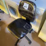 LOTE 421 - 01 CADEIRA PARA ESCRITÓRIO. (NO ESTADO) ATENÇÃO! FAZER A VISITAÇÃO ANTES DE ARREMATAR, NÃO SABEMOS SE FUNCIONA. LEILÃO NÃO TEM GARANTIA E NEM DEVOLUÇÃO, SUJEITO A POSSÍVEIS AVARIAS VISÍVEIS/OCULTAS E/OU AUSÊNCIA DE COMPONENTES.