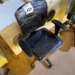 LOTE 424 - 01 CADEIRA PARA ESCRITÓRIO. (NO ESTADO) ATENÇÃO! FAZER A VISITAÇÃO ANTES DE ARREMATAR, NÃO SABEMOS SE FUNCIONA. LEILÃO NÃO TEM GARANTIA E NEM DEVOLUÇÃO, SUJEITO A POSSÍVEIS AVARIAS VISÍVEIS/OCULTAS E/OU AUSÊNCIA DE COMPONENTES.