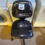 LOTE 421 - 01 CADEIRA PARA ESCRITÓRIO. (NO ESTADO) ATENÇÃO! FAZER A VISITAÇÃO ANTES DE ARREMATAR, NÃO SABEMOS SE FUNCIONA. LEILÃO NÃO TEM GARANTIA E NEM DEVOLUÇÃO, SUJEITO A POSSÍVEIS AVARIAS VISÍVEIS/OCULTAS E/OU AUSÊNCIA DE COMPONENTES.