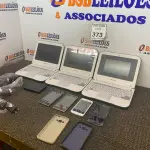 LOTE 373 - 03 NOTEBOOKS POSITIVO, 04 CELULARES COM AVARIAS, HD EXTERNO. (NO ESTADO) ATENÇÃO! FAZER A VISITAÇÃO ANTES DE ARREMATAR, NÃO SABEMOS SE FUNCIONA. LEILÃO NÃO TEM GARANTIA E NEM DEVOLUÇÃO, SUJEITO A POSSÍVEIS AVARIAS VISÍVEIS/OCULTAS E/OU AUSÊNCIA DE COMPONENTES.
