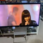 LOTE 427 - 01 SMART TV 70" SONY KDL-70W855B LED 3D ,  PROCESSADOR DE IMAGEM 3D,TAMANHO DA TELA 70", RESOLUÇÃO FULL HD - 1920 X 1080 PIXELS, FORMATO DE TELA 16:9 (WIDESCREEN) REFRESH RATE MOTIONFLOW XR 480 HZ ÂNGULO DE VISÃO HORIZONTAL: 178° VERTICAL: 178° , SISTEMA ANALÓGICO: PAL-M, PAL-N, NTSC DIGITAL: SBTVD  SINTONIZADOR DE TV ANALÓGICO: SIM, DIGITAL: SIM POTÊNCIA DE ÁUDIO 2 X 10 W RMS CONEXÕES ENTRADA: 4 X HDMI 2 X VÍDEO COMPOSTO 1 X VÍDEO COMPONENTE 1 X ÁUDIO ESTÉREO 2 X USB 1 X RJ-45 SAÍDA: 1 X ÁUDIO DIGITAL ÓPTICO ALIMENTAÇÃO AC 100 ~ 240V CONSUMO DE ENERGIA ATIVA: 208 W STAND BY: < 1 W  PADRÃO DE FURO PARA MONTAGEM NA PAREDE VESA 400X300 DIMENSÕES (L X A X P) SEM BASE: 158,6 X 92 X 9,3 CM COM BASE: 158,6 X 97 X 37 CM  PESO SEM BASE: 43,6 KG COM BASE: 44,6 KG EMBALAGEM: 56 KG  (NO ESTADO) ATENÇÃO! FAZER A VISITAÇÃO ANTES DE ARREMATAR, NÃO SABEMOS SE FUNCIONA. LEILÃO NÃO TEM GARANTIA E NEM DEVOLUÇÃO, SUJEITO A POSSÍVEIS AVARIAS VISÍVEIS/OCULTAS E/OU AUSÊNCIA DE COMPONENTES.