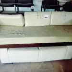 LOTE 088 - 02 SOFÁS DE 03 LUGARES COM AVARIAS.  (NO ESTADO) ATENÇÃO! FAZER A VISITAÇÃO ANTES DE ARREMATAR, NÃO SABEMOS SE FUNCIONA. LEILÃO NÃO TEM GARANTIA E NEM DEVOLUÇÃO, SUJEITO A POSSÍVEIS AVARIAS VISÍVEIS/OCULTAS E/OU AUSÊNCIA DE COMPONENTES.