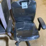 LOTE 390 - 01 CADEIRA PARA ESCRITÓRIO. (NO ESTADO) ATENÇÃO! FAZER A VISITAÇÃO ANTES DE ARREMATAR, NÃO SABEMOS SE FUNCIONA. LEILÃO NÃO TEM GARANTIA E NEM DEVOLUÇÃO, SUJEITO A POSSÍVEIS AVARIAS VISÍVEIS/OCULTAS E/OU AUSÊNCIA DE COMPONENTES.