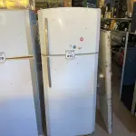 LOTE 410 - 01 GELADEIRA BOSCH 200VOLTS.  (NO ESTADO) ATENÇÃO! FAZER A VISITAÇÃO ANTES DE ARREMATAR, NÃO SABEMOS SE FUNCIONA. LEILÃO NÃO TEM GARANTIA E NEM DEVOLUÇÃO, SUJEITO A POSSÍVEIS AVARIAS VISÍVEIS/OCULTAS E/OU AUSÊNCIA DE COMPONENTES.