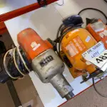 LOTE 481 - 01 FURADEIRA INDUSTRIAL, 01 ESMERIL E 01 MÁQUINA DE SOLDA INCOMPLETA. (NO ESTADO) ATENÇÃO! FAZER A VISITAÇÃO ANTES DE ARREMATAR, NÃO SABEMOS SE FUNCIONA. LEILÃO NÃO TEM GARANTIA E NEM DEVOLUÇÃO, SUJEITO A POSSÍVEIS AVARIAS VISÍVEIS/OCULTAS E/OU AUSÊNCIA DE COMPONENTES.