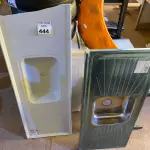 LOTE 444 - 01 PIA EM INOX 120, MM X 520MM E 01 PIA EM FIBRA COM AVARIAS. (NO ESTADO) ATENÇÃO! FAZER A VISITAÇÃO ANTES DE ARREMATAR, NÃO SABEMOS SE FUNCIONA. LEILÃO NÃO TEM GARANTIA E NEM DEVOLUÇÃO, SUJEITO A POSSÍVEIS AVARIAS VISÍVEIS/OCULTAS E/OU AUSÊNCIA DE COMPONENTES.