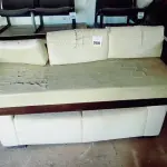 LOTE 088 - 02 SOFÁS DE 03 LUGARES COM AVARIAS.  (NO ESTADO) ATENÇÃO! FAZER A VISITAÇÃO ANTES DE ARREMATAR, NÃO SABEMOS SE FUNCIONA. LEILÃO NÃO TEM GARANTIA E NEM DEVOLUÇÃO, SUJEITO A POSSÍVEIS AVARIAS VISÍVEIS/OCULTAS E/OU AUSÊNCIA DE COMPONENTES.