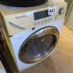 LOTE 447 - 01 MÁQUINA LAVA E SECA ROUPAS ELECTROLUX 10,5KG 220VOLTS.  (NO ESTADO) ATENÇÃO! FAZER A VISITAÇÃO ANTES DE ARREMATAR, NÃO SABEMOS SE FUNCIONA. LEILÃO NÃO TEM GARANTIA E NEM DEVOLUÇÃO, SUJEITO A POSSÍVEIS AVARIAS VISÍVEIS/OCULTAS E/OU AUSÊNCIA DE COMPONENTES.
