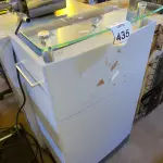 LOTE 435 - 01 BALCÃO PARA CAIXA. (NO ESTADO) ATENÇÃO! FAZER A VISITAÇÃO ANTES DE ARREMATAR, NÃO SABEMOS SE FUNCIONA. LEILÃO NÃO TEM GARANTIA E NEM DEVOLUÇÃO, SUJEITO A POSSÍVEIS AVARIAS VISÍVEIS/OCULTAS E/OU AUSÊNCIA DE COMPONENTES.