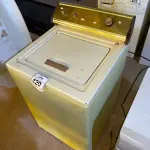 LOTE 420 - 01 MÁQUINA DE LAVAR ROUPAS BRASTEMP ANTIGA. (NO ESTADO) ATENÇÃO! FAZER A VISITAÇÃO ANTES DE ARREMATAR, NÃO SABEMOS SE FUNCIONA. LEILÃO NÃO TEM GARANTIA E NEM DEVOLUÇÃO, SUJEITO A POSSÍVEIS AVARIAS VISÍVEIS/OCULTAS E/OU AUSÊNCIA DE COMPONENTES.