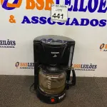 LOTE 441 - 01 CAFETEIRA ELÉTRICA E 01 COLHER EM PVC. (NO ESTADO) ATENÇÃO! FAZER A VISITAÇÃO ANTES DE ARREMATAR, NÃO SABEMOS SE FUNCIONA. LEILÃO NÃO TEM GARANTIA E NEM DEVOLUÇÃO, SUJEITO A POSSÍVEIS AVARIAS VISÍVEIS/OCULTAS E/OU AUSÊNCIA DE COMPONENTES.