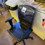 LOTE 428 - 01 CADEIRA PARA ESCRITÓRIO. (NO ESTADO) ATENÇÃO! FAZER A VISITAÇÃO ANTES DE ARREMATAR, NÃO SABEMOS SE FUNCIONA. LEILÃO NÃO TEM GARANTIA E NEM DEVOLUÇÃO, SUJEITO A POSSÍVEIS AVARIAS VISÍVEIS/OCULTAS E/OU AUSÊNCIA DE COMPONENTES.