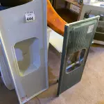 LOTE 444 - 01 PIA EM INOX 120, MM X 520MM E 01 PIA EM FIBRA COM AVARIAS. (NO ESTADO) ATENÇÃO! FAZER A VISITAÇÃO ANTES DE ARREMATAR, NÃO SABEMOS SE FUNCIONA. LEILÃO NÃO TEM GARANTIA E NEM DEVOLUÇÃO, SUJEITO A POSSÍVEIS AVARIAS VISÍVEIS/OCULTAS E/OU AUSÊNCIA DE COMPONENTES.
