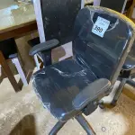 LOTE 390 - 01 CADEIRA PARA ESCRITÓRIO. (NO ESTADO) ATENÇÃO! FAZER A VISITAÇÃO ANTES DE ARREMATAR, NÃO SABEMOS SE FUNCIONA. LEILÃO NÃO TEM GARANTIA E NEM DEVOLUÇÃO, SUJEITO A POSSÍVEIS AVARIAS VISÍVEIS/OCULTAS E/OU AUSÊNCIA DE COMPONENTES.