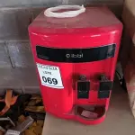 LOTE 069 - 01 BEBEDOURO DE BANCADA IBBL 220VOLTS.   (NO ESTADO) ATENÇÃO! FAZER A VISITAÇÃO ANTES DE ARREMATAR, NÃO SABEMOS SE FUNCIONA. LEILÃO NÃO TEM GARANTIA E NEM DEVOLUÇÃO, SUJEITO A POSSÍVEIS AVARIAS VISÍVEIS/OCULTAS E/OU AUSÊNCIA DE COMPONENTES.