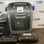 LOTE 452 - 02 FRAGMENTADORAS DE PAPEL. (NO ESTADO) ATENÇÃO! FAZER A VISITAÇÃO ANTES DE ARREMATAR, NÃO SABEMOS SE FUNCIONA. LEILÃO NÃO TEM GARANTIA E NEM DEVOLUÇÃO, SUJEITO A POSSÍVEIS AVARIAS VISÍVEIS/OCULTAS E/OU AUSÊNCIA DE COMPONENTES.