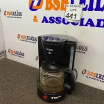 LOTE 441 - 01 CAFETEIRA ELÉTRICA E 01 COLHER EM PVC. (NO ESTADO) ATENÇÃO! FAZER A VISITAÇÃO ANTES DE ARREMATAR, NÃO SABEMOS SE FUNCIONA. LEILÃO NÃO TEM GARANTIA E NEM DEVOLUÇÃO, SUJEITO A POSSÍVEIS AVARIAS VISÍVEIS/OCULTAS E/OU AUSÊNCIA DE COMPONENTES.