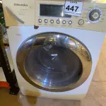 LOTE 447 - 01 MÁQUINA LAVA E SECA ROUPAS ELECTROLUX 10,5KG 220VOLTS.  (NO ESTADO) ATENÇÃO! FAZER A VISITAÇÃO ANTES DE ARREMATAR, NÃO SABEMOS SE FUNCIONA. LEILÃO NÃO TEM GARANTIA E NEM DEVOLUÇÃO, SUJEITO A POSSÍVEIS AVARIAS VISÍVEIS/OCULTAS E/OU AUSÊNCIA DE COMPONENTES.