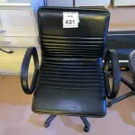 LOTE 431 - 01 CADEIRA PARA ESCRITÓRIO. (NO ESTADO) ATENÇÃO! FAZER A VISITAÇÃO ANTES DE ARREMATAR, NÃO SABEMOS SE FUNCIONA. LEILÃO NÃO TEM GARANTIA E NEM DEVOLUÇÃO, SUJEITO A POSSÍVEIS AVARIAS VISÍVEIS/OCULTAS E/OU AUSÊNCIA DE COMPONENTES.
