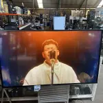 LOTE 427 - 01 SMART TV 70" SONY KDL-70W855B LED 3D ,  PROCESSADOR DE IMAGEM 3D,TAMANHO DA TELA 70", RESOLUÇÃO FULL HD - 1920 X 1080 PIXELS, FORMATO DE TELA 16:9 (WIDESCREEN) REFRESH RATE MOTIONFLOW XR 480 HZ ÂNGULO DE VISÃO HORIZONTAL: 178° VERTICAL: 178° , SISTEMA ANALÓGICO: PAL-M, PAL-N, NTSC DIGITAL: SBTVD  SINTONIZADOR DE TV ANALÓGICO: SIM, DIGITAL: SIM POTÊNCIA DE ÁUDIO 2 X 10 W RMS CONEXÕES ENTRADA: 4 X HDMI 2 X VÍDEO COMPOSTO 1 X VÍDEO COMPONENTE 1 X ÁUDIO ESTÉREO 2 X USB 1 X RJ-45 SAÍDA: 1 X ÁUDIO DIGITAL ÓPTICO ALIMENTAÇÃO AC 100 ~ 240V CONSUMO DE ENERGIA ATIVA: 208 W STAND BY: < 1 W  PADRÃO DE FURO PARA MONTAGEM NA PAREDE VESA 400X300 DIMENSÕES (L X A X P) SEM BASE: 158,6 X 92 X 9,3 CM COM BASE: 158,6 X 97 X 37 CM  PESO SEM BASE: 43,6 KG COM BASE: 44,6 KG EMBALAGEM: 56 KG  (NO ESTADO) ATENÇÃO! FAZER A VISITAÇÃO ANTES DE ARREMATAR, NÃO SABEMOS SE FUNCIONA. LEILÃO NÃO TEM GARANTIA E NEM DEVOLUÇÃO, SUJEITO A POSSÍVEIS AVARIAS VISÍVEIS/OCULTAS E/OU AUSÊNCIA DE COMPONENTES.