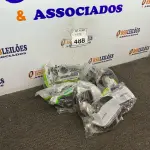 LOTE 488 - 01 LOTE COM PLAFON 2 LÂMPADAS. (NO ESTADO) ATENÇÃO! FAZER A VISITAÇÃO ANTES DE ARREMATAR, NÃO SABEMOS SE FUNCIONA. LEILÃO NÃO TEM GARANTIA E NEM DEVOLUÇÃO, SUJEITO A POSSÍVEIS AVARIAS VISÍVEIS/OCULTAS E/OU AUSÊNCIA DE COMPONENTES.
