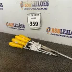 LOTE 359 - 01 CHAVE DE FENDA E 05 CHAVES PHILIPS TAMANHOS DIVERSOS. (NO ESTADO) ATENÇÃO! FAZER A VISITAÇÃO ANTES DE ARREMATAR, NÃO SABEMOS SE FUNCIONA. LEILÃO NÃO TEM GARANTIA E NEM DEVOLUÇÃO, SUJEITO A POSSÍVEIS AVARIAS VISÍVEIS/OCULTAS E/OU AUSÊNCIA DE COMPONENTES.