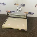 LOTE 376 - 01 ENCADERNADORA MANUAL. (NO ESTADO) ATENÇÃO! FAZER A VISITAÇÃO ANTES DE ARREMATAR, NÃO SABEMOS SE FUNCIONA. LEILÃO NÃO TEM GARANTIA E NEM DEVOLUÇÃO, SUJEITO A POSSÍVEIS AVARIAS VISÍVEIS/OCULTAS E/OU AUSÊNCIA DE COMPONENTES.