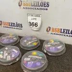 LOTE 366 - 01 LOTE C/APROXIMADAMENTE 100 MÍDIAS BLURAY. (NO ESTADO) ATENÇÃO! FAZER A VISITAÇÃO ANTES DE ARREMATAR, NÃO SABEMOS SE FUNCIONA. LEILÃO NÃO TEM GARANTIA E NEM DEVOLUÇÃO, SUJEITO A POSSÍVEIS AVARIAS VISÍVEIS/OCULTAS E/OU AUSÊNCIA DE COMPONENTES.