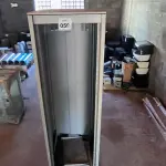 LOTE 059 - 01 RACK PARA SERVIDOR SEM PORTA.  (NO ESTADO) ATENÇÃO! FAZER A VISITAÇÃO ANTES DE ARREMATAR, NÃO SABEMOS SE FUNCIONA. LEILÃO NÃO TEM GARANTIA E NEM DEVOLUÇÃO, SUJEITO A POSSÍVEIS AVARIAS VISÍVEIS/OCULTAS E/OU AUSÊNCIA DE COMPONENTES.