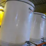 LOTE 465 - 01 FERMENTADORA DE 1.000 LITROS PP PLASUL COM TORNEIRA DE INOX. (NO ESTADO) ATENÇÃO! FAZER A VISITAÇÃO ANTES DE ARREMATAR, NÃO SABEMOS SE FUNCIONA. LEILÃO NÃO TEM GARANTIA E NEM DEVOLUÇÃO, SUJEITO A POSSÍVEIS AVARIAS VISÍVEIS/OCULTAS E/OU AUSÊNCIA DE COMPONENTES.