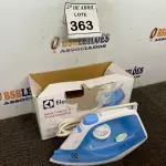 LOTE 363 - 01 FERRO A VAPOR P/ PASSAR ROUPAS ELECTROLUX COR BRANCA C/AZUL (NOVO). (NO ESTADO) ATENÇÃO! FAZER A VISITAÇÃO ANTES DE ARREMATAR, NÃO SABEMOS SE FUNCIONA. LEILÃO NÃO TEM GARANTIA E NEM DEVOLUÇÃO, SUJEITO A POSSÍVEIS AVARIAS VISÍVEIS/OCULTAS E/OU AUSÊNCIA DE COMPONENTES.