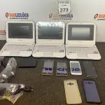 LOTE 373 - 03 NOTEBOOKS POSITIVO, 04 CELULARES COM AVARIAS, HD EXTERNO. (NO ESTADO) ATENÇÃO! FAZER A VISITAÇÃO ANTES DE ARREMATAR, NÃO SABEMOS SE FUNCIONA. LEILÃO NÃO TEM GARANTIA E NEM DEVOLUÇÃO, SUJEITO A POSSÍVEIS AVARIAS VISÍVEIS/OCULTAS E/OU AUSÊNCIA DE COMPONENTES.